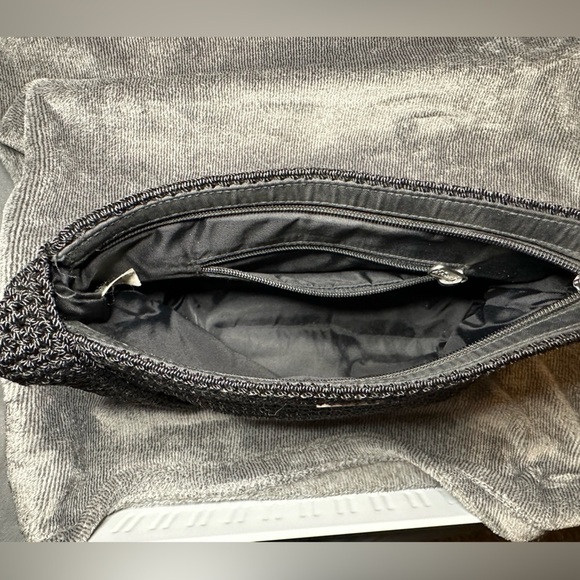 UEC SAK. Women's Shoulder Bag lkn euc The Sak Crochet Purse black small. UEC - Picture 5 of 5